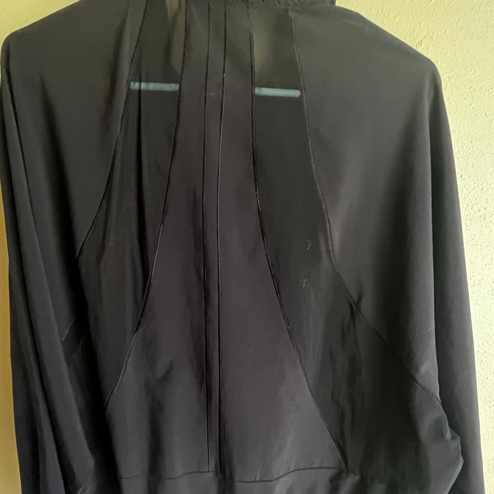 Lululemon wind breaker
